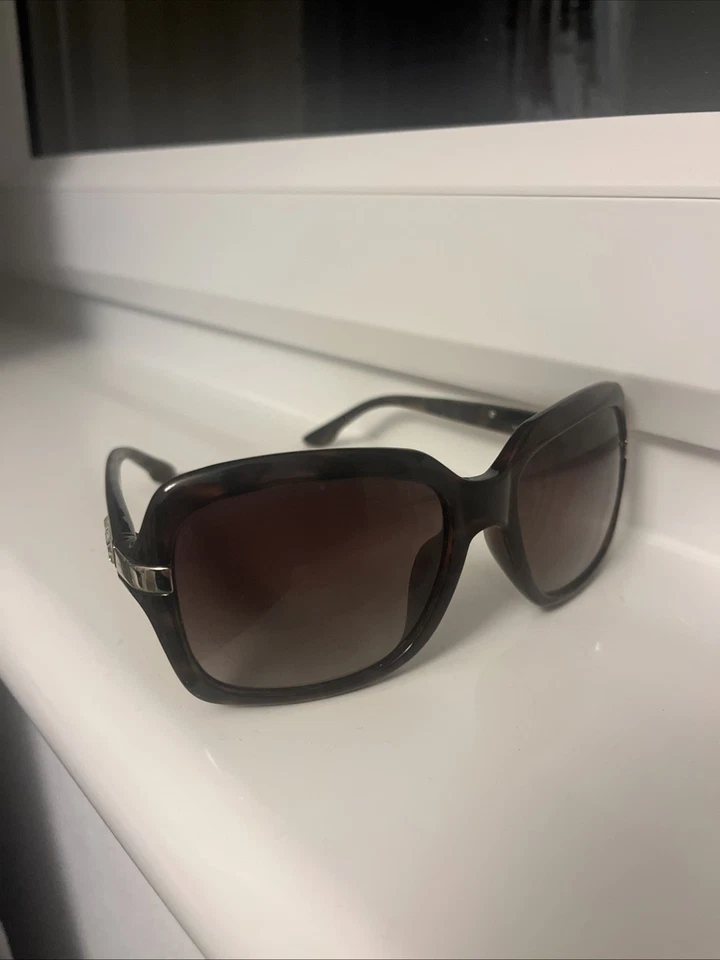 Women's Sunglasses. Worn A Few Times. No Damage See Photos. - Image 1 of 3