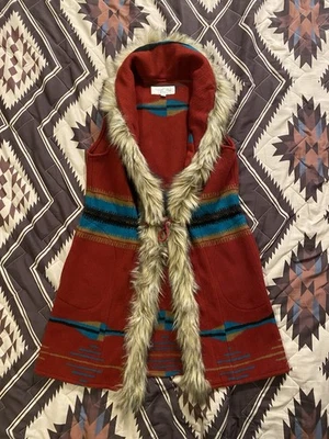 Tasha Polizzi без рукавов куртка жилет галстук спереди Southwest ацтеков искусственного меха маленький  - Изображение 1 из 4
