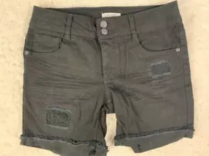 Mudd Girls Size 16 Shorts Black Midi Cuffed Embellished Stretch Low Rise - Picture 1 of 3