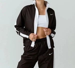 Nike women's jacket - Black size :12 M - Picture 1 of 6