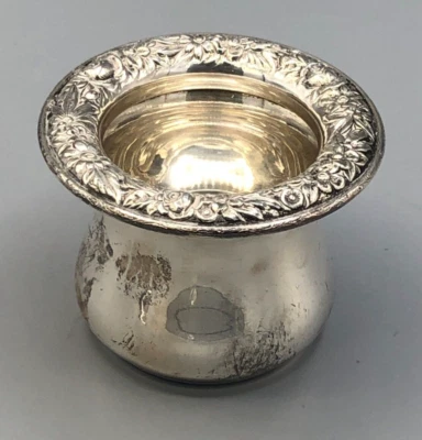 Porta cigarrillos Repousse by S. Kirk & Son plata esterlina artículo #10, ligeramente usado Foto 1 de 4