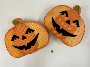 Coppia Cuscini Zucca Jack-o-Lantern Nero Viso Bottone Occhi Arancione Pois - Foto 1 di 5