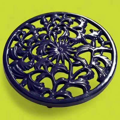 De Colección Azul Índigo Esmaltado Hierro Fundido Sol Flor Trivet/Colgante de Pared 7" Foto 1 de 4