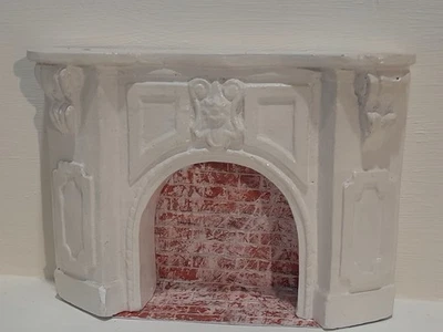 DOLL'S HOUSE PERIOD WHITE PLASTER FIREPLACE SURROUND  1/12th -  - Image 1 of 4