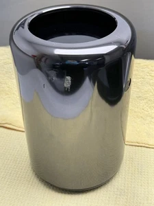 Apple A1481 Mac Pro 2013 3.5GHZ 6 Core Xeon E5-1650 64GB D700 256GB (MDM BYPASS) - Afbeelding 1 van 21