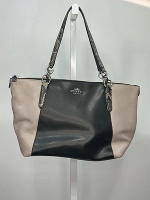 Bolso de Hombro Coach New York en Cuero Borde Exótico Negro/Beige. 2L Foto 1 de 4