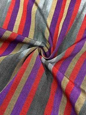 Lujosa tela Kutnu de seda a rayas Ikat rojo púrpura por 2 metros. Foto 1 de 4