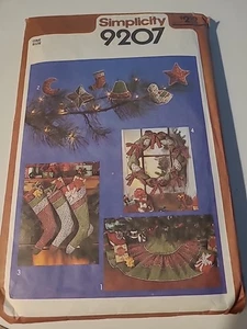 Pattern Christmas Ornaments Stocking Wreath & Tree Skirt Simplicity #9207 C.1979 - Picture 1 of 4