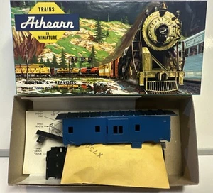Athearn HO Scale Blue Bay Window Caboose Kit #1285 - Bild 1 von 6