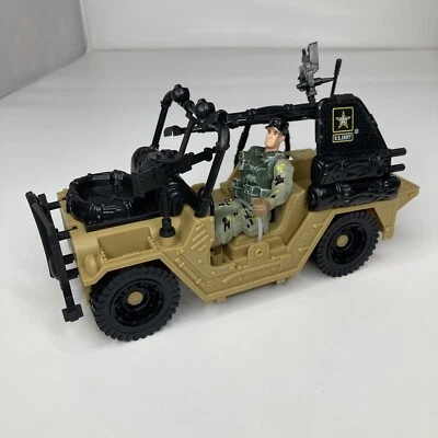 U.S. ARMY DESERT FORCES Playset Toys Action Figure Off Road Vehicle - Image 1 of 4