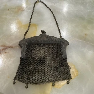 Antico portamonete tedesco a rete in argento. Motivi floreali decorati 4”x4” - Foto 1 di 14