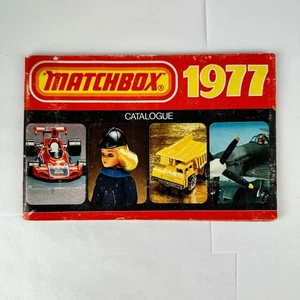 Matchbox 1977 Catalogo Vintage Die-Cast Toy Cars Camion Aerei Libro da Collezione - Foto 1 di 1