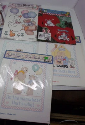 3 muestras de punto de cruz estampadas Bucilla Daisy Kingdom + ¡2 transferencias de hierro! Foto 1 de 4