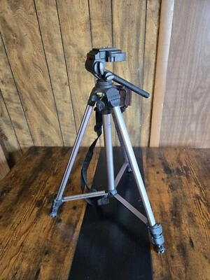 Profesional Grade Tripod Photography and Videography Promaster 6200 quick attach - Image 1 of 4