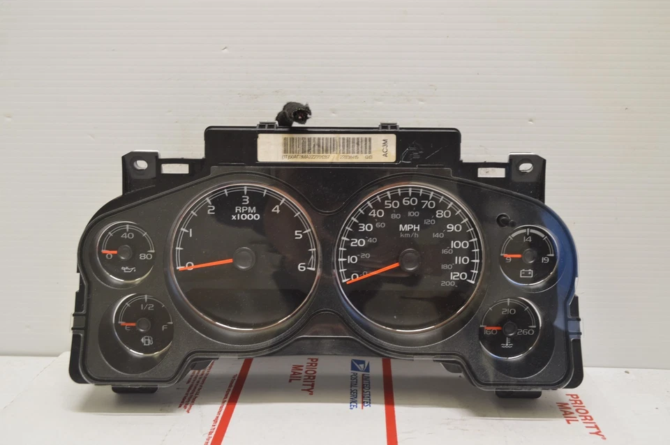 GMC Yukon 2012 2013 velocímetro cuadro de instrumentos 82 k millas R8 004 Foto 1 de 4