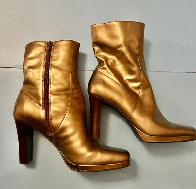 Botas Worthington para mujer doradas metálicas de cuero con cremallera de tacón alto talla 6,5 de colección Foto 1 de 4