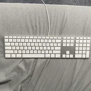 Apple Wired USB Genuine Keyboard Model A1243 - Picture 1 of 2