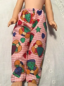 Passt 14,5" Gummistiefel Wishers Puppe Mädchen Kleidung Pyjama Hose Engel Herzen Handarbeit - Bild 1 von 1