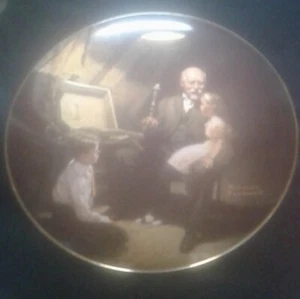 NORMAN ROCKWELL'S LIMITED EDITION OF "GRANDPA'S TREASURE CHEST" DECORATIVE PLATE - Foto 1 di 4