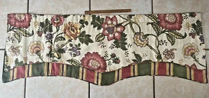 Cenefa de ventana con diseño de patrón jacobino en capas bordes festoneados a rayas jacquard - Imagen 1 de 7