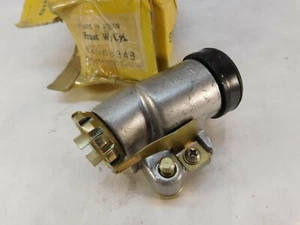 Toyota Corolla Front Left Front Brake Wheel Cylinder ref. 47530-19035 1966-1970 - Picture 1 of 9