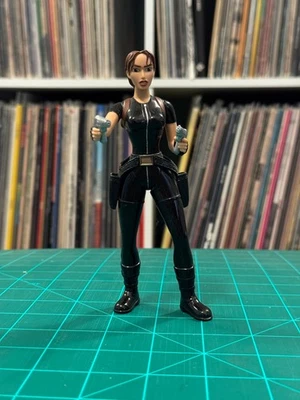 Figura de acción suelta 2000 Playmates Tomb Raider Lara Croft traje negro 6" LEER Foto 1 de 4