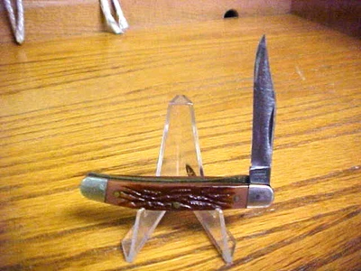 Camillus pocket knife USA with brass liners  Locks in open position - Image 1 of 4