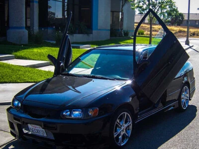 Kit de portas verticais Lambo para 1995-2002 Toyota Corolla 4 portas - Imagem 1 de 4