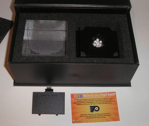 2009 Philadelphia Flyers Season Ticket THE SPECTRUM etched lucite lights Up! Cover