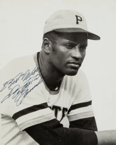 Roberto Clemente Autographed 8x10 Photo Signed Reprint Pittsburgh Pirates - Picture 1 of 1