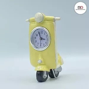 Vespa Uhr aus gelbem Harz 13,5 x 8 x 6 cm - Bild 1 von 4