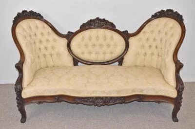 Sofá antiguo rococó tallado con marco de palisandro con respaldo de camello Foto 1 de 4