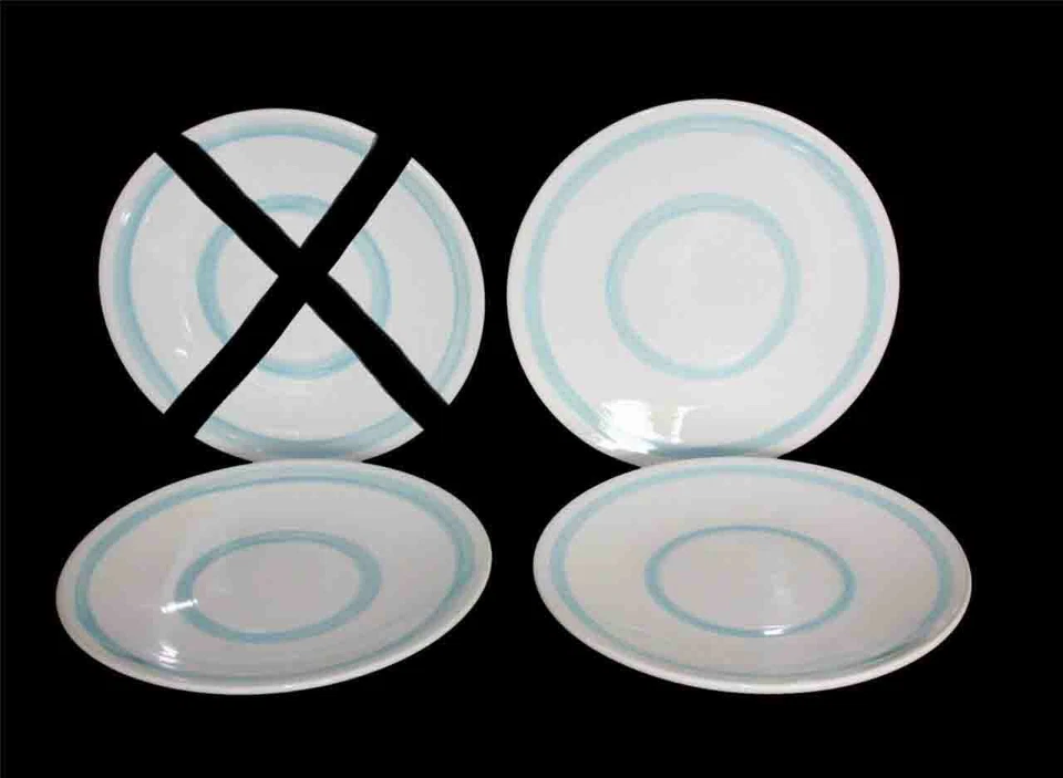 3 platos de postre de ensalada y barril con remolinos turquesa blanco y azul aguamarina Foto 1 de 1