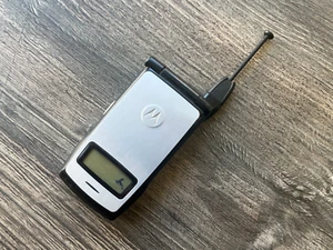Motorola i830 Flip Phone – Locked to Xpress iDEN Network – Collectible – Used - Afbeelding 1 van 18