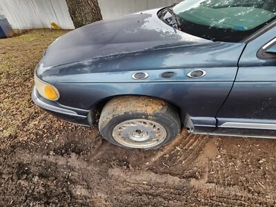 Guardabarros izquierdo Lincoln Continental 1998-1999 2000 2001 2002 Foto 1 de 2