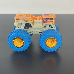 2021 HOT WHEELS MONSTER TRUCKS GLOW IN THE DARK 5 ALARM No Ladder Blue Tires - Picture 1 of 7