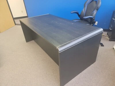 CONJUNTO DE ESCRITORIO Y CREDENZA DE MADERA LAMINADA TEÑIDA DE ÉBANO 2 piezas Foto 1 de 4