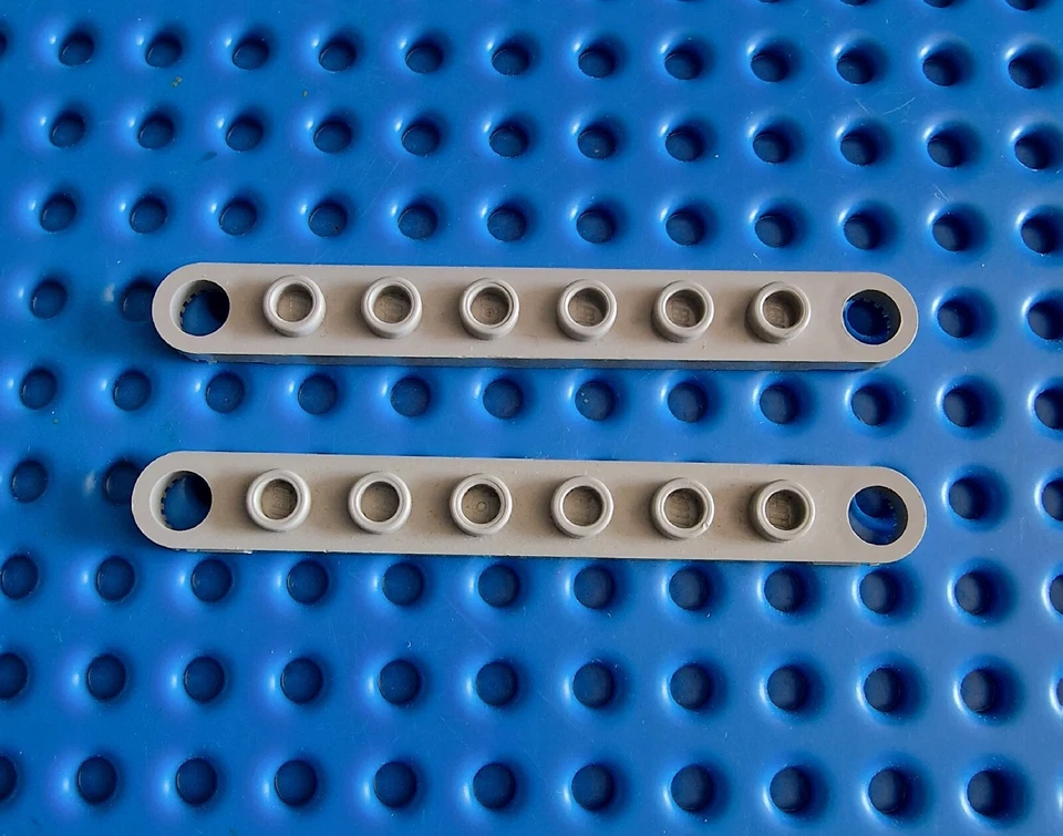 Lego Technic Technik Gelenk Platte 1x8 alt hellgrau Gray Plate 2 Stk. 4442 A061 - Bild 1 von 1