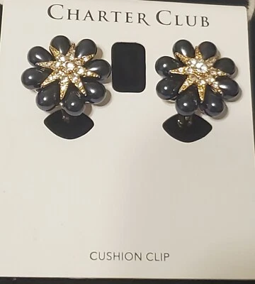 Brinco Charter Club GoldTone pavê e imitação de pérola flor explosão botão clipe - Imagem 1 de 3