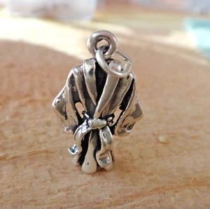 Sterling Silver 3D 21x13mm Martial Arts Karate Gi or Bath Robe Charm - Picture 1 of 6