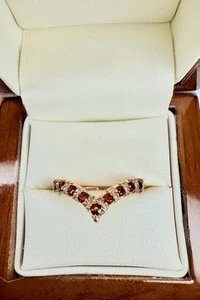 💫 Ruby Wishbone Chevron 9ct Yellow Gold Stacking Ring ❤️ - Picture 1 of 11