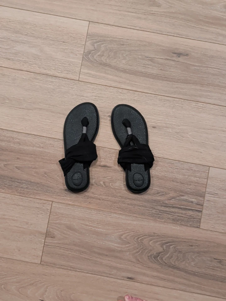 Sandalias negras Sanuk con esterilla de yoga para mujer nuevas con etiquetas Foto 1 de 1