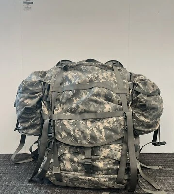 Auténtica mochila grande militar de EE. UU. Digi camuflada con bolsas de mantenimiento Foto 1 de 4