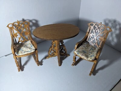 Juego de mecedoras y mesa acolchadas muebles de madera vintage para casa de muñecas 5" Foto 1 de 4