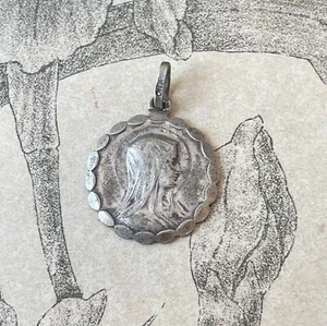 Ancien Pendentif /Médaille en Argent Massif Vierge Marie - Picture 1 of 2