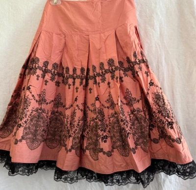 APT 9 SIZE 6 Pink/Black Cotton Low Flat Waist Lace Hem Full Pleat Skirt NWOT - Image 1 of 4