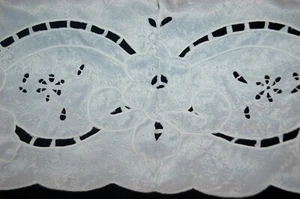BEAUTIFUL 72" x 90" FLORAL CUT WORK TABLECLOTH AND EIGHT NAPKINS - Picture 1 of 6
