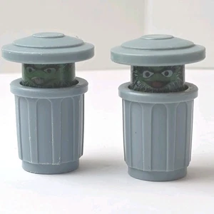 2 Oscar The Grouch Sesame Street Twist Pop Up Trash Can Muppets Inc Vintage Lot - Picture 1 of 4