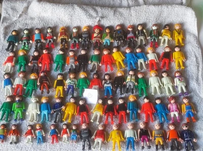 Lot de 75 personnages / figurines Playmobil + accessoires et animaux - Photo 1/2
