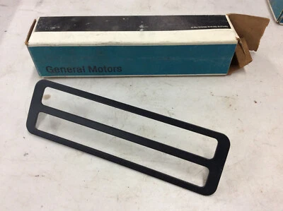 NOS 1973 73 Pontiac Catalina Bonneville Front Marker Lamp Bezel 488897 Fullsize - Imagem 1 de 3